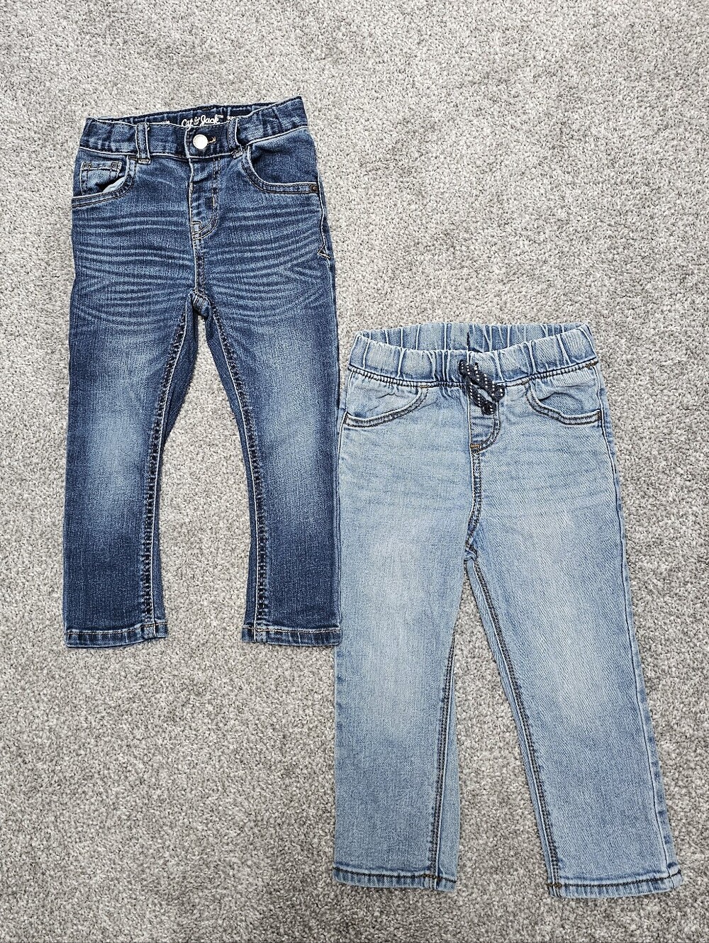 Cat & Jack Two-Pack Kids' Denim Jeans in Dark Blue and Light Blue Size 2T - 3T